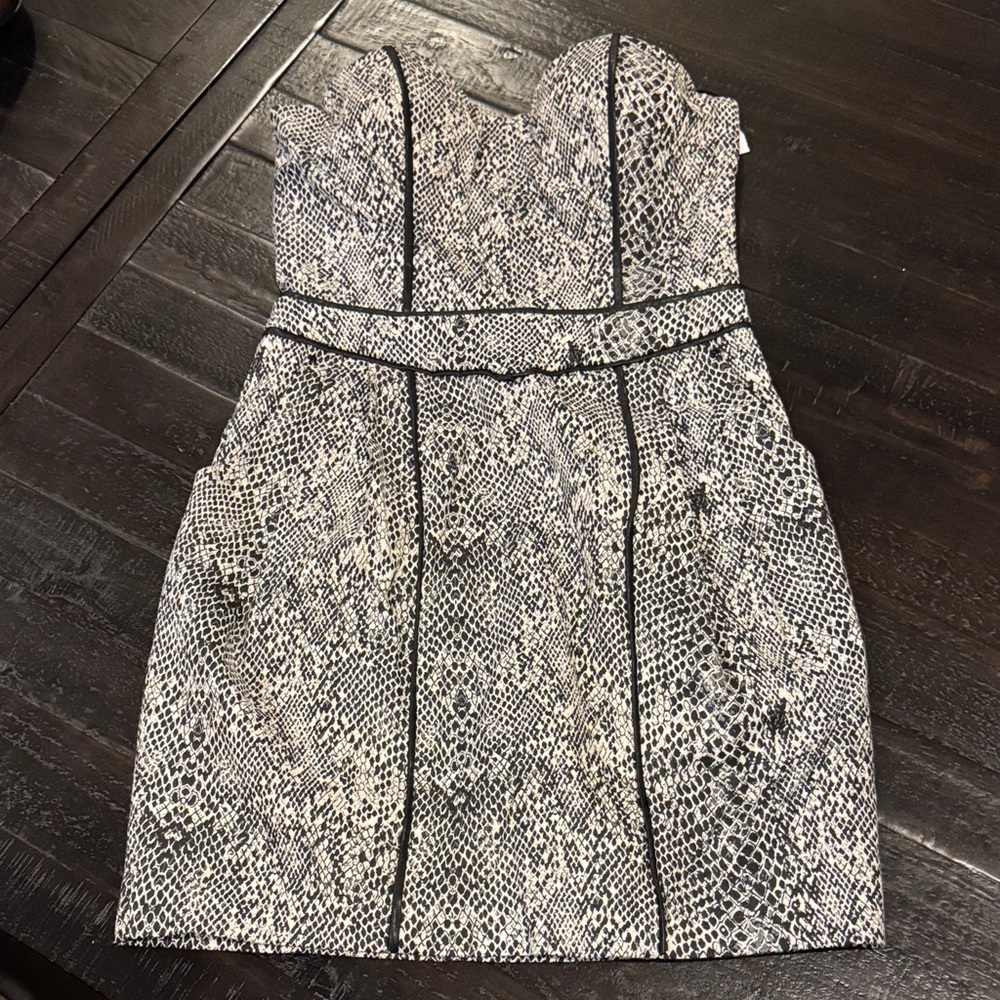 Guess Monochrome Strapless Dress
